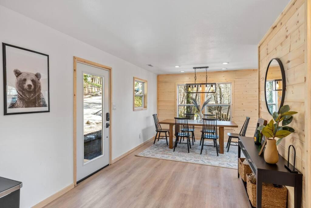 New! Modern Cabin With Two Decks, Bar & Game Room! Gatlinburg Esterno foto