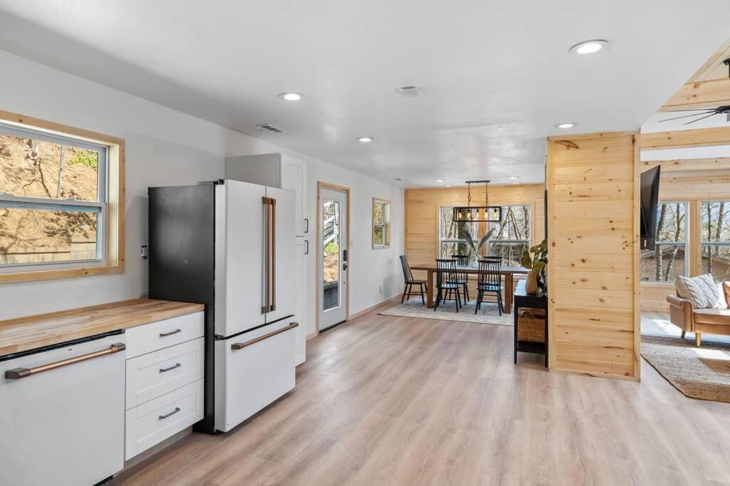New! Modern Cabin With Two Decks, Bar & Game Room! Gatlinburg Esterno foto
