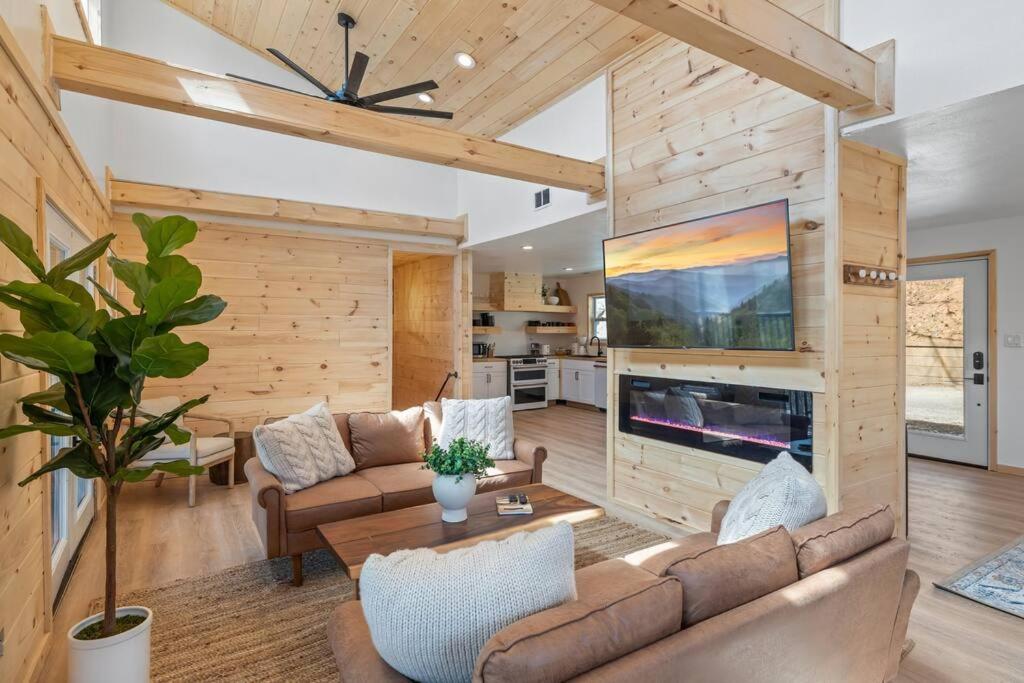 New! Modern Cabin With Two Decks, Bar & Game Room! Gatlinburg Esterno foto
