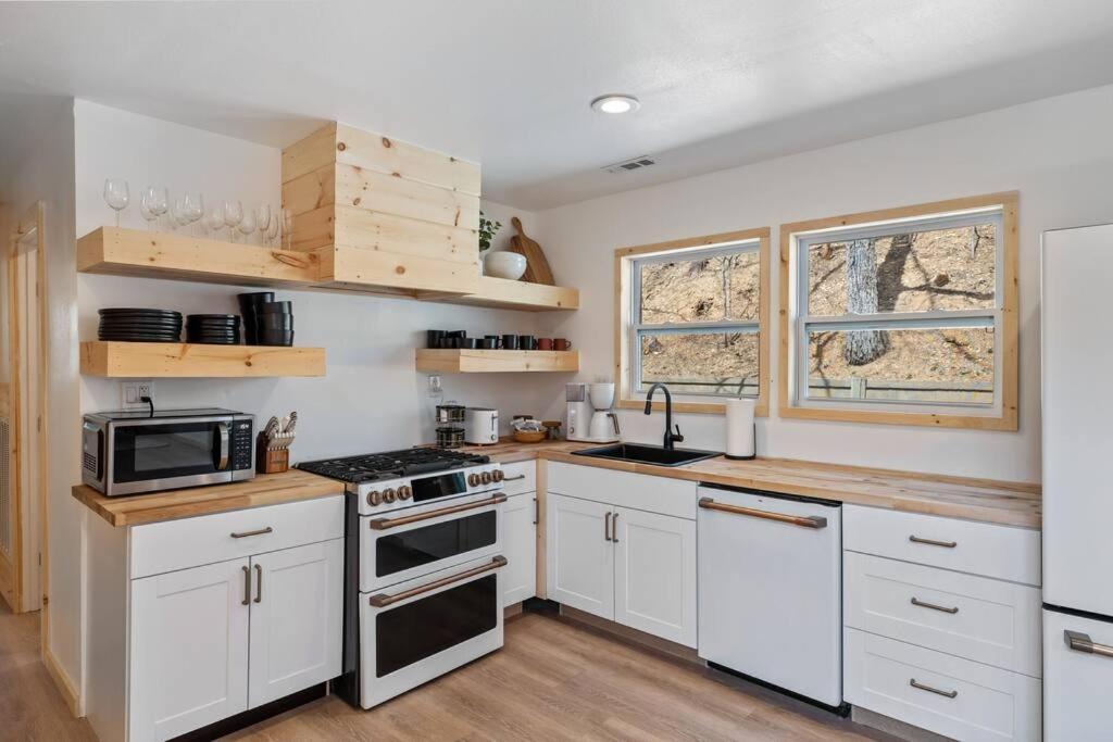 New! Modern Cabin With Two Decks, Bar & Game Room! Gatlinburg Esterno foto