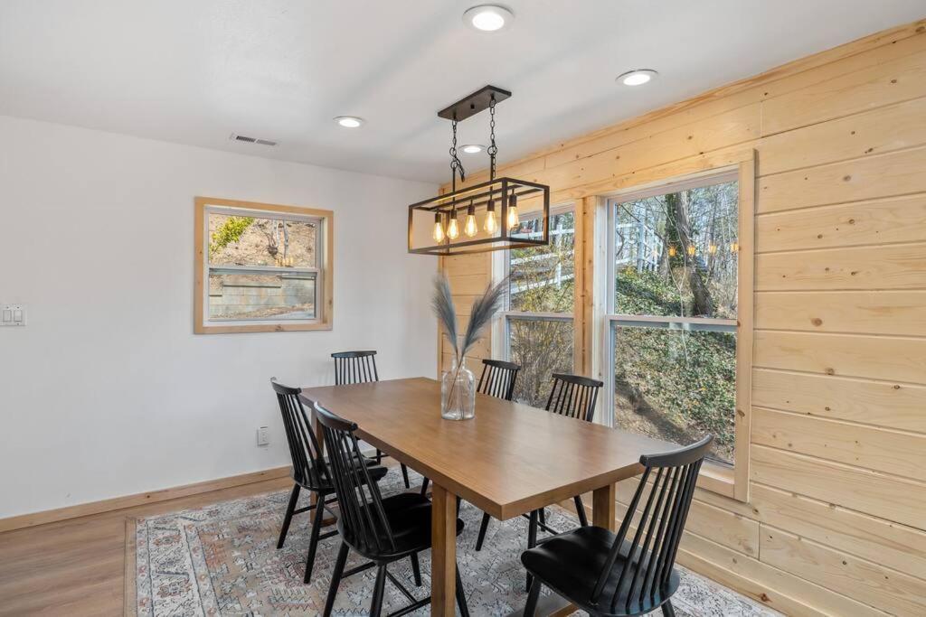 New! Modern Cabin With Two Decks, Bar & Game Room! Gatlinburg Esterno foto