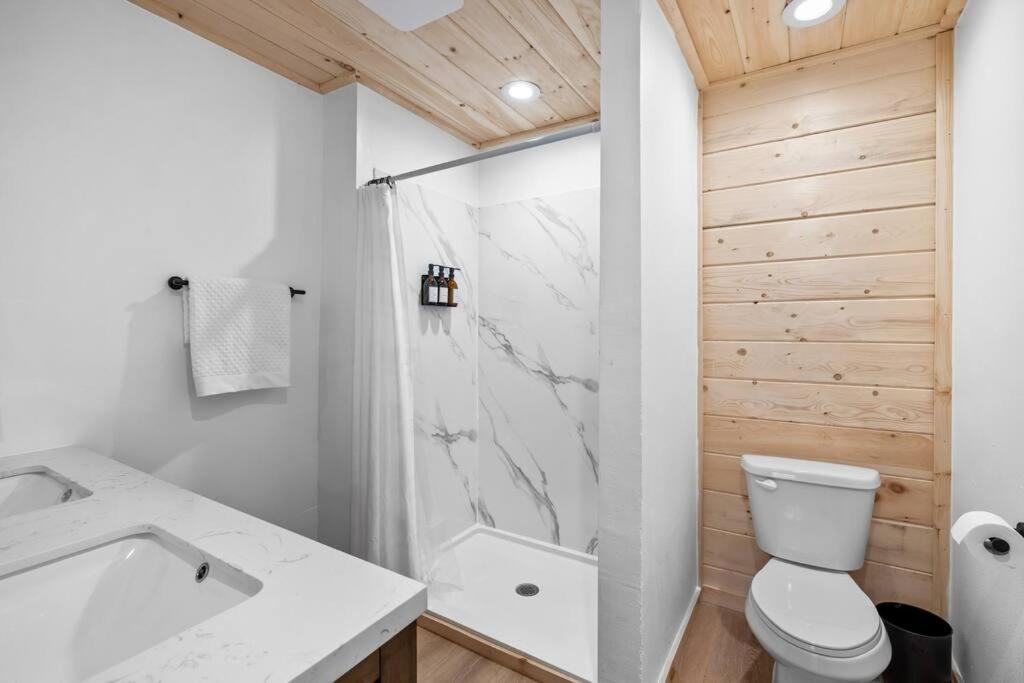New! Modern Cabin With Two Decks, Bar & Game Room! Gatlinburg Esterno foto