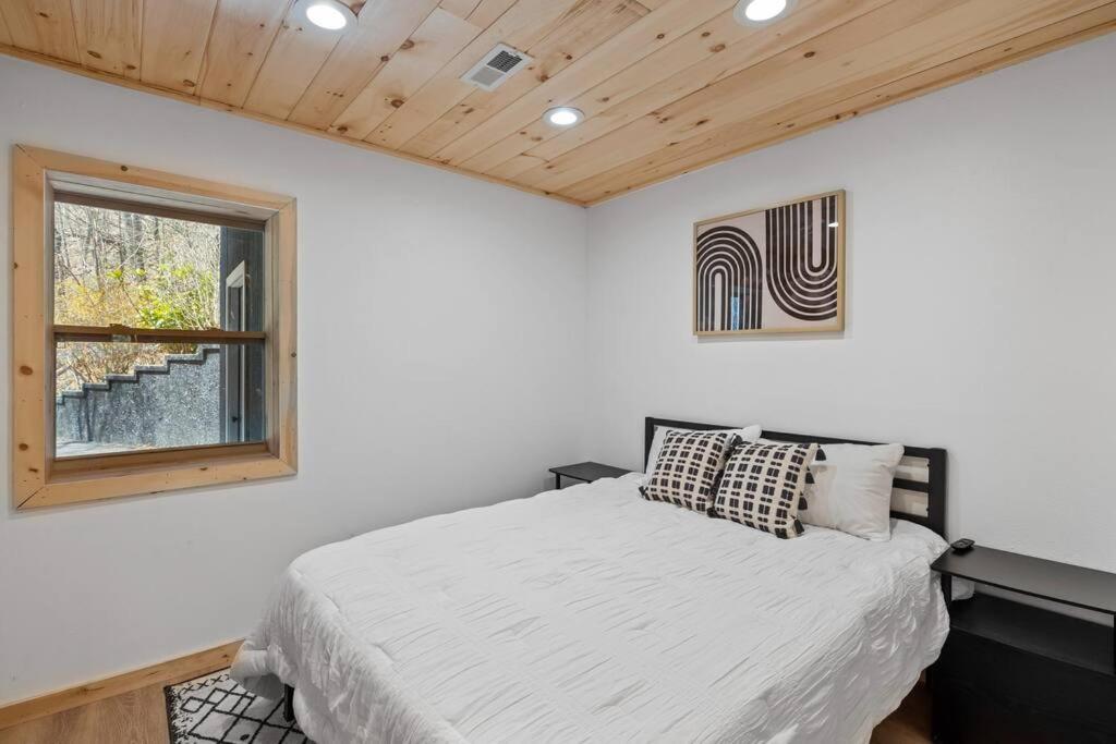 New! Modern Cabin With Two Decks, Bar & Game Room! Gatlinburg Esterno foto