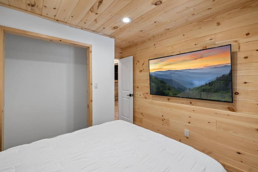 New! Modern Cabin With Two Decks, Bar & Game Room! Gatlinburg Esterno foto